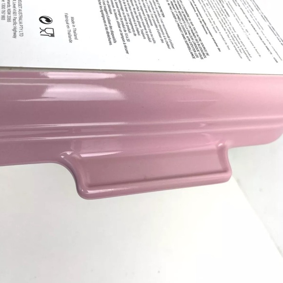 New Le Creuset 9" - 1 7/8 QT Square Baking Dish satin Pink - Picture 10 of 11